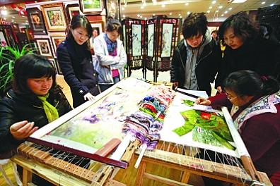 繡娘表演，鎮(zhèn)湖刺繡，天堂繡現(xiàn)場